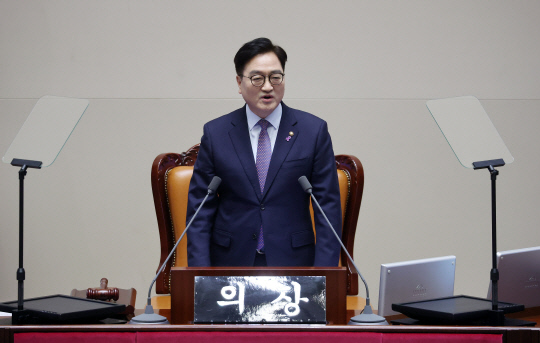 우원식 국회의장이 3일 오후 국회 본회의장에서 열린 제422회 국회(임시회) 개회식 및 본회의에서 개회사를 하고 있다. 연합뉴스